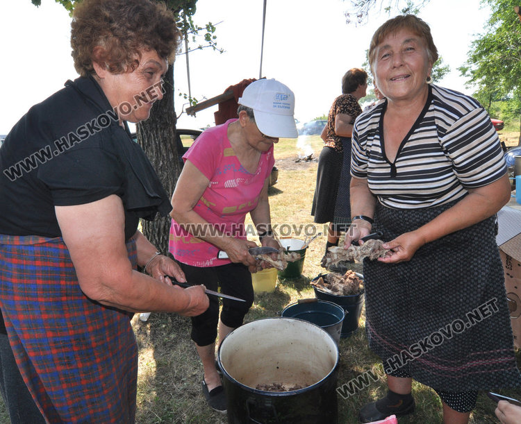 15-метров кръст осветиха на Св. Дух край Горски извор