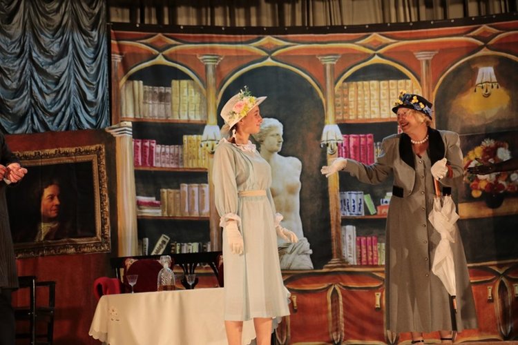 Премиерата на "Не те познавам вече" зарадва публиката в Дебър