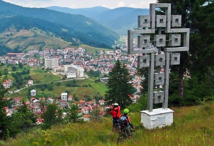 Дипломати на 13 държави от четири континента гостуват в Родопите