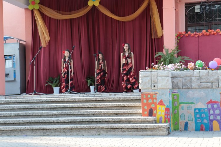 Едва 1617 лв. са събрани за камерна сцена в Градина