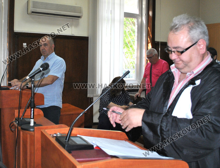 Учителка съди майка на ученичка заради публикация във фейсбук