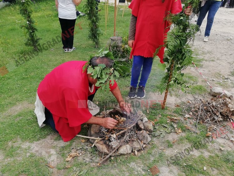 Небесният и Еньовият огън се свързват на Белинташ