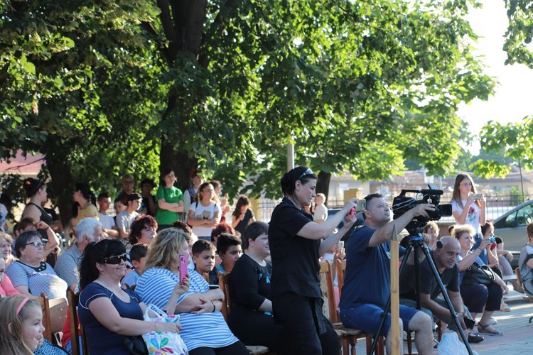 Едва 1617 лв. са събрани за камерна сцена в Градина