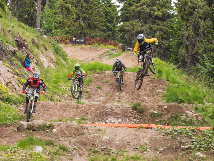 Елитът на европейското колоездене се събира в Пампорово за състезание