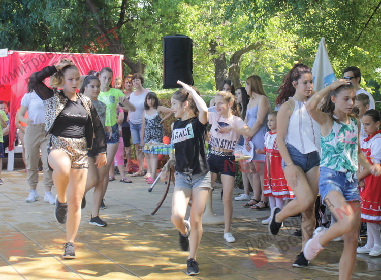 Димитровградския басейн отвори врати - за деца безплатно, за младежи 1лв., за възрастни 3лв. на ден