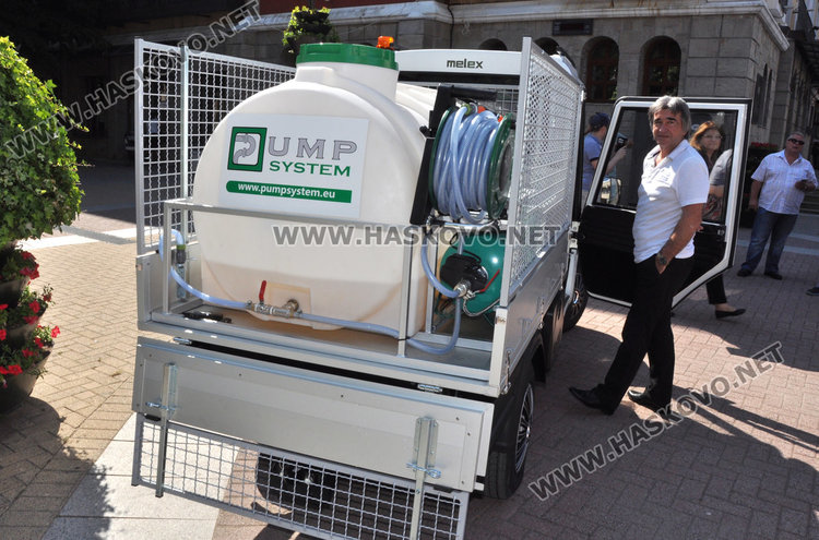 "Екопрогрес" получи електрокамионче за поливка и извозване на боклук в Хасково