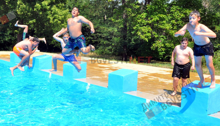 Димитровградския басейн отвори врати - за деца безплатно, за младежи 1лв., за възрастни 3лв. на ден