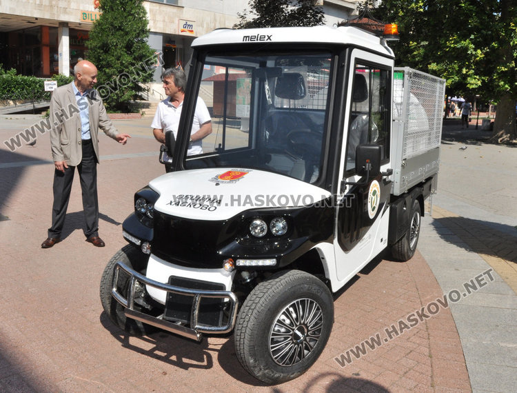 "Екопрогрес" получи електрокамионче за поливка и извозване на боклук в Хасково