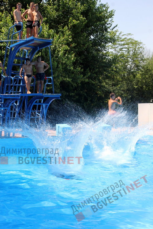 Димитровградския басейн отвори врати - за деца безплатно, за младежи 1лв., за възрастни 3лв. на ден