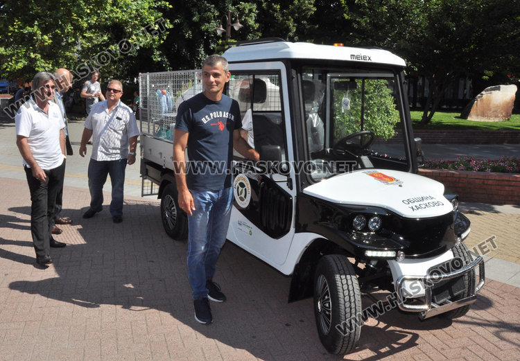 "Екопрогрес" получи електрокамионче за поливка и извозване на боклук в Хасково