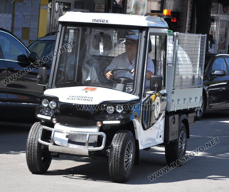 "Екопрогрес" получи електрокамионче за поливка и извозване на боклук в Хасково