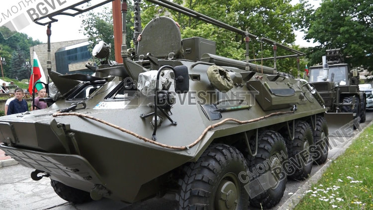 Бойни машини и техника показа армията ни в Смолян в националната кампания за професионални войници