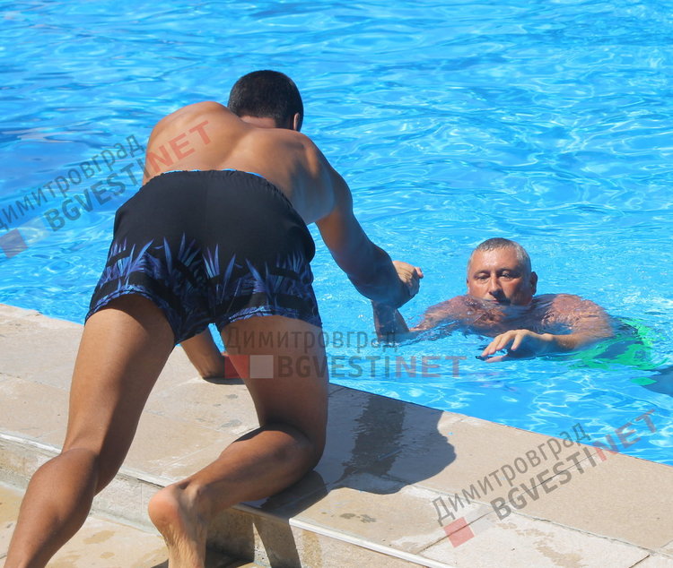 Димитровградския басейн отвори врати - за деца безплатно, за младежи 1лв., за възрастни 3лв. на ден