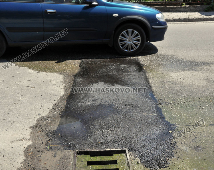 Асфалтираха обезопасената с камъни дупка на "Дунав", но още блика вода