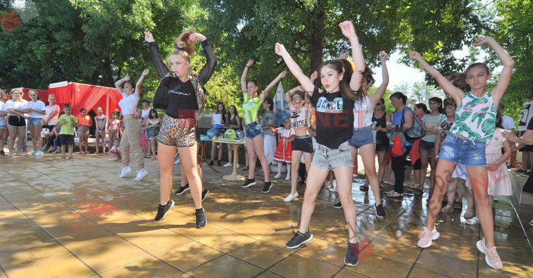 Димитровградския басейн отвори врати - за деца безплатно, за младежи 1лв., за възрастни 3лв. на ден