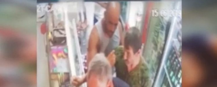 Жесток побой в магазин заради печеливша капачка (видео)