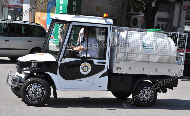 "Екопрогрес" получи електрокамионче за поливка и извозване на боклук в Хасково