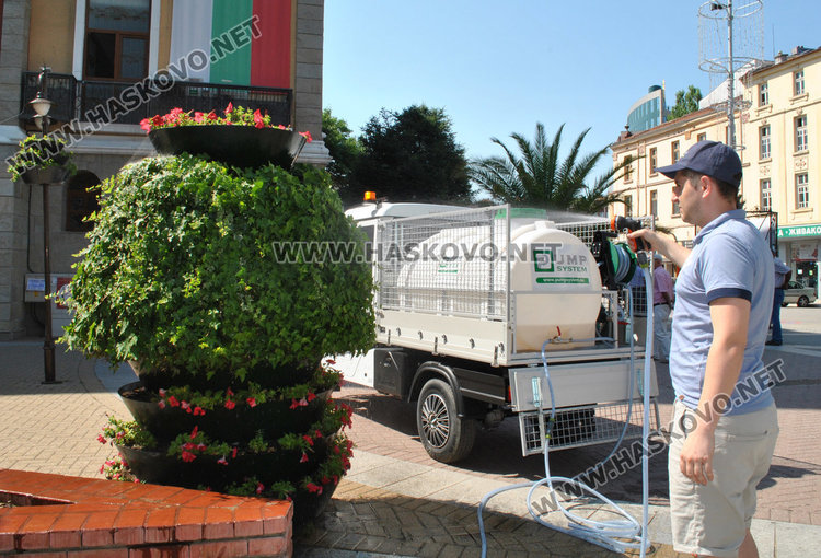 "Екопрогрес" получи електрокамионче за поливка и извозване на боклук в Хасково