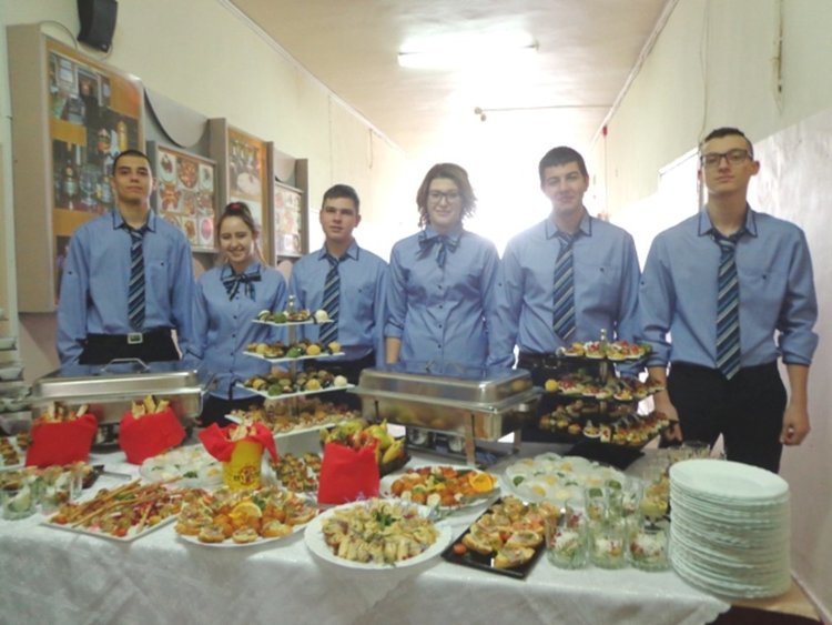 Ученици от ПГ по туризъм на практика по програма „Еразъм +” в перлата на Испания – Тенерифе 