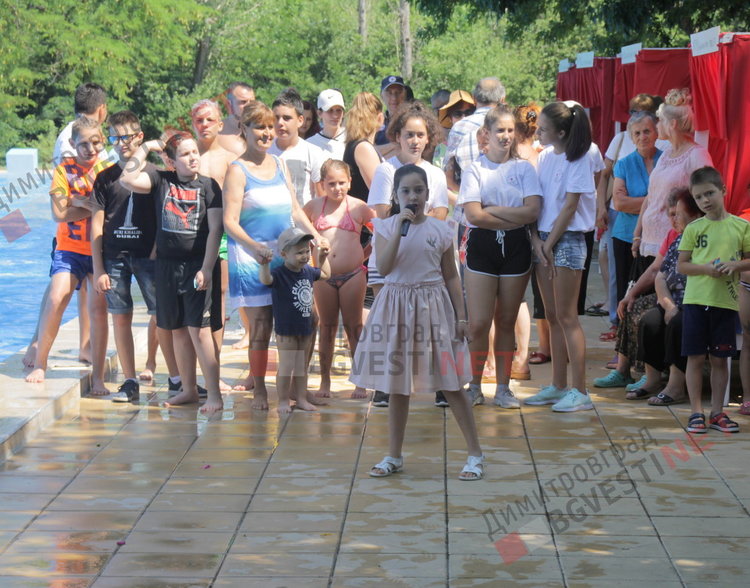 Димитровградския басейн отвори врати - за деца безплатно, за младежи 1лв., за възрастни 3лв. на ден