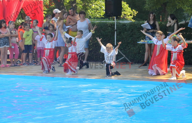 Димитровградския басейн отвори врати - за деца безплатно, за младежи 1лв., за възрастни 3лв. на ден