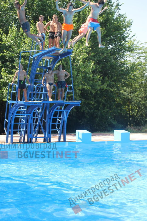 Димитровградския басейн отвори врати - за деца безплатно, за младежи 1лв., за възрастни 3лв. на ден