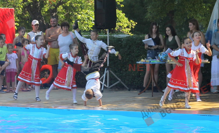 Димитровградския басейн отвори врати - за деца безплатно, за младежи 1лв., за възрастни 3лв. на ден