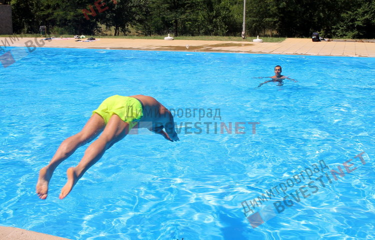 Димитровградския басейн отвори врати - за деца безплатно, за младежи 1лв., за възрастни 3лв. на ден