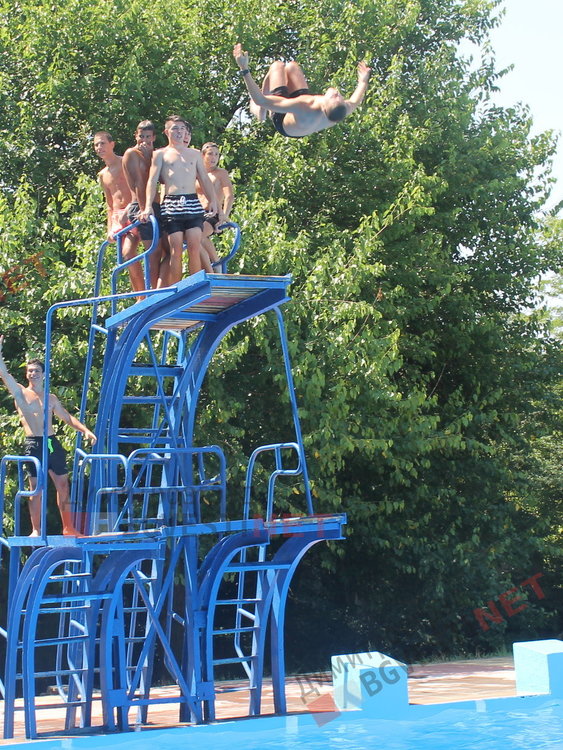 Димитровградския басейн отвори врати - за деца безплатно, за младежи 1лв., за възрастни 3лв. на ден