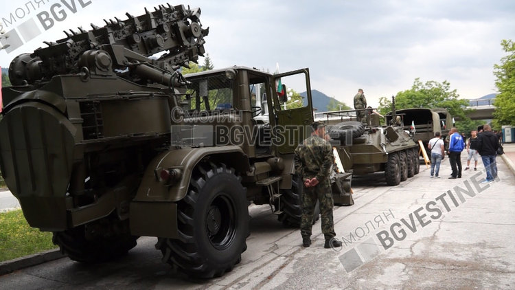 Бойни машини и техника показа армията ни в Смолян в националната кампания за професионални войници