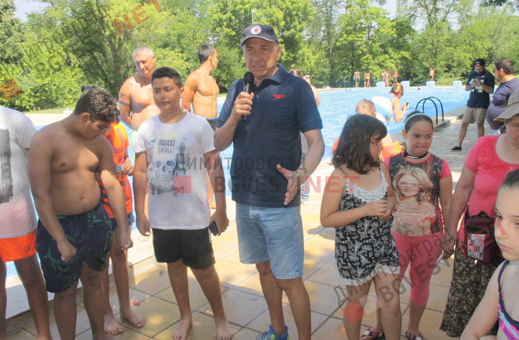 Димитровградския басейн отвори врати - за деца безплатно, за младежи 1лв., за възрастни 3лв. на ден