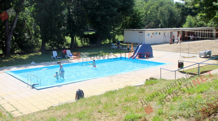 Димитровградския басейн отвори врати - за деца безплатно, за младежи 1лв., за възрастни 3лв. на ден