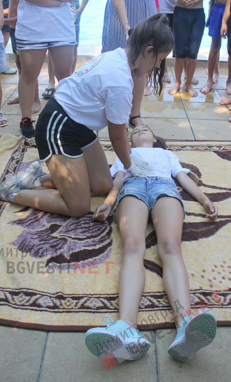 Димитровградския басейн отвори врати - за деца безплатно, за младежи 1лв., за възрастни 3лв. на ден