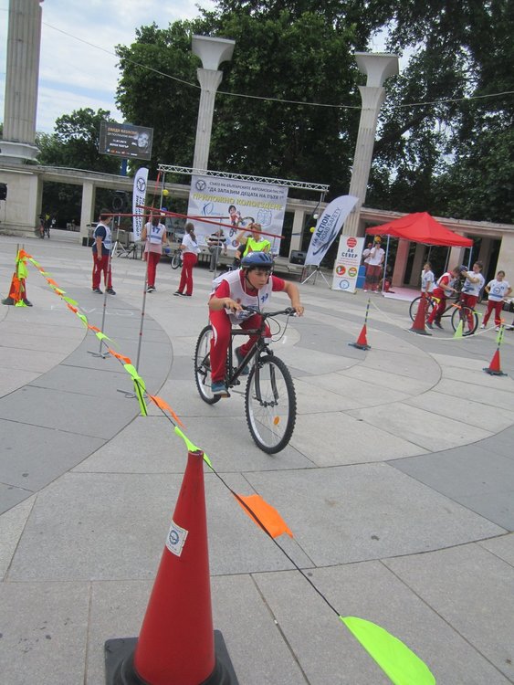 Първомайските колоездачи се "бетонираха" на второто място