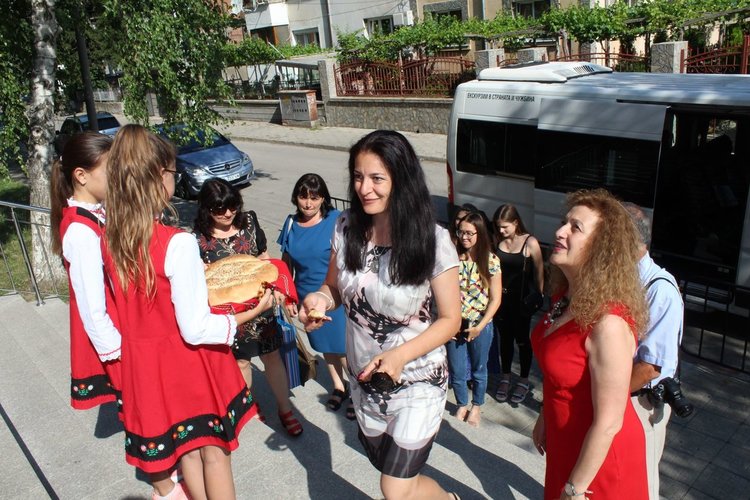 ОУ „Пенчо Славейков“ посрещна гости от най-старата българска гимназия