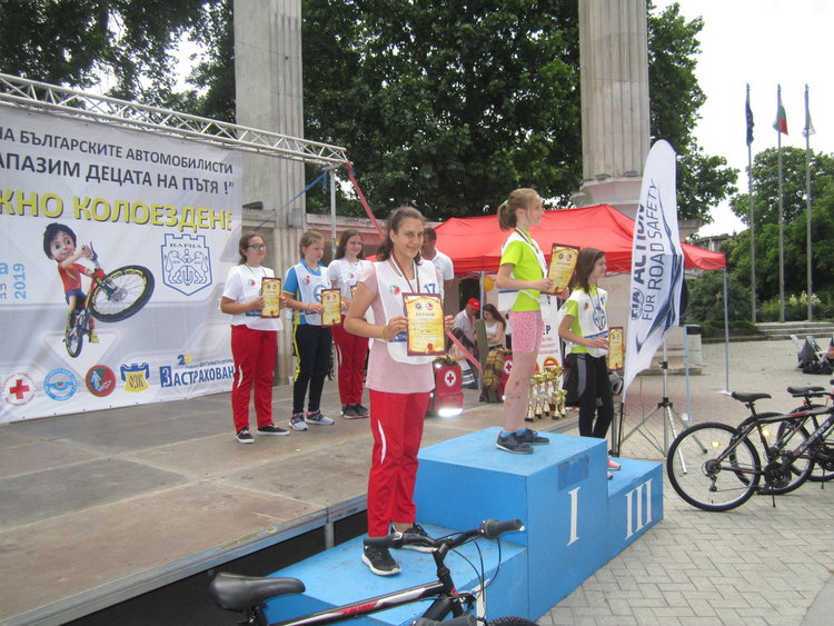 Първомайските колоездачи се "бетонираха" на второто място