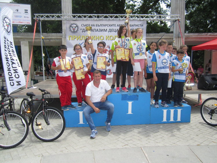 Първомайските колоездачи се "бетонираха" на второто място