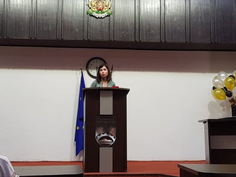 Златаровци получиха дипломите си