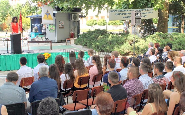 С церемония днес ПМГ "Иван Вазов" ще връчи дипломите на абитурентите си