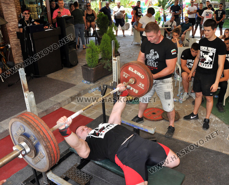 Борислав Адов