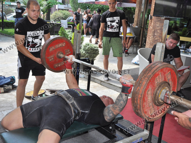 13 -годишен дебютант вдига за купата „Антон Колев“