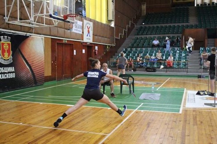 Езиковата гимназия в Хасково първи отборно по бадминтон на ученическите игри