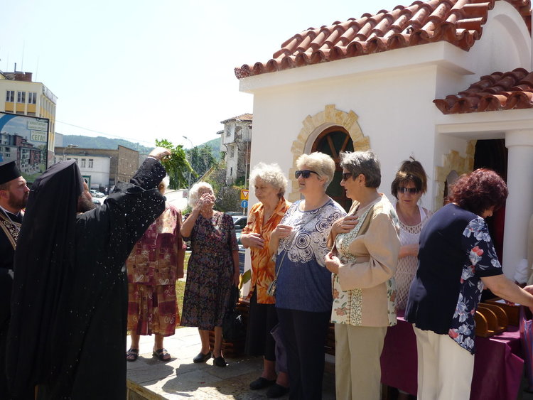 Новооткритият параклис на опасно кръстовище в Смолян, днес чества първи храмов празник