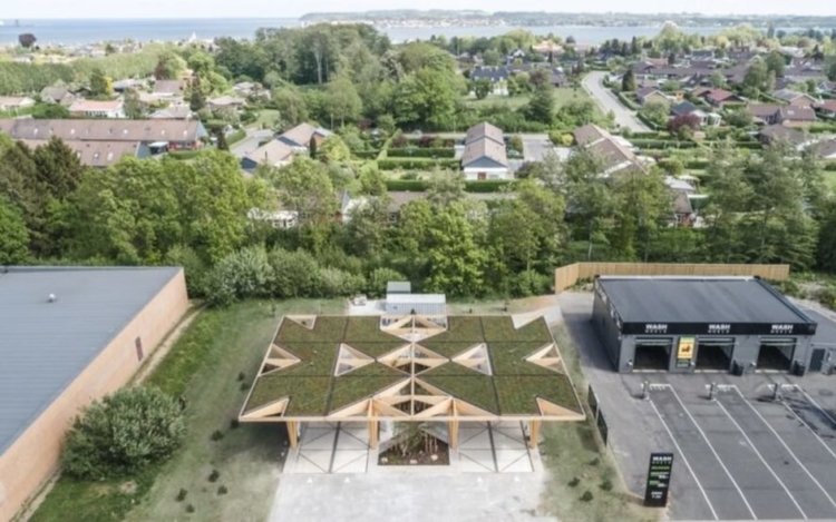 Нов тип слънчеви зарядни станции зареждат електромобила за 15 минути