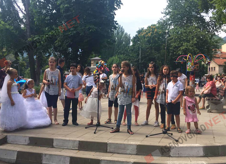 Асеновград озарен за поредна година от малките слънчови невести