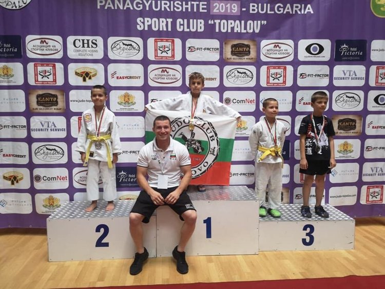15 медала и второ място за хасковските джудисти в Международен турнир