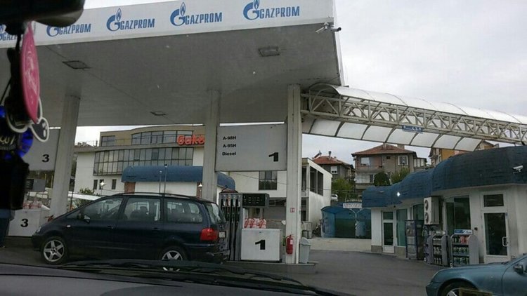 Служители на бензиностанции в Кърджали мамят клиенти и собственици, отнасят присъди