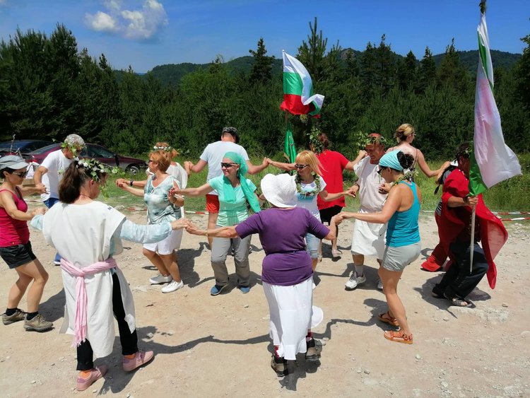 На Белинташ: Еньовата буля развенча стария жрец и избра нов