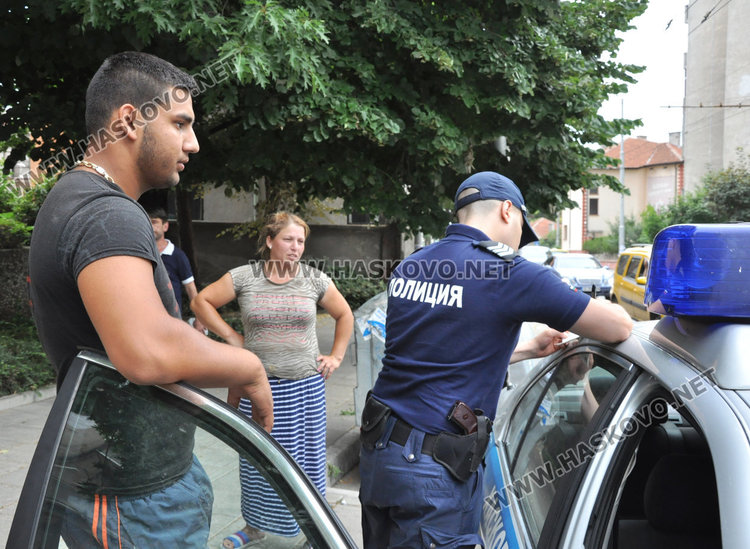 Глобиха трима роми за метене на липа в Хасково на Еньовден