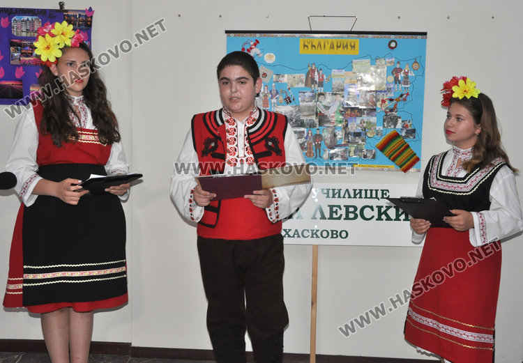 Ученици показаха красотата на Европа в изложба от колажи